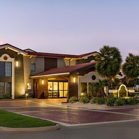 La Quinta Inn By Wyndham Victoria Bagian luar foto