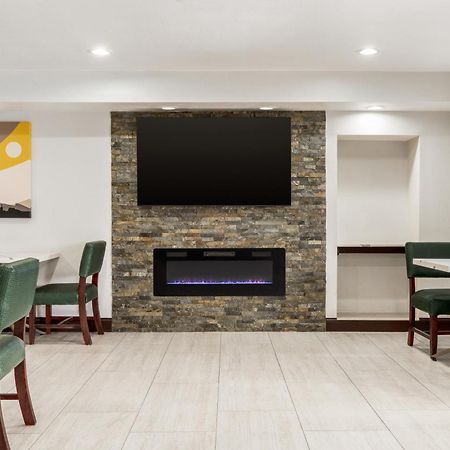 La Quinta Inn By Wyndham Victoria Bagian luar foto