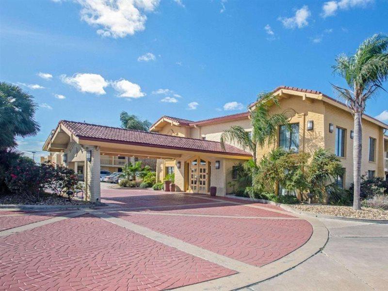 La Quinta Inn By Wyndham Victoria Bagian luar foto