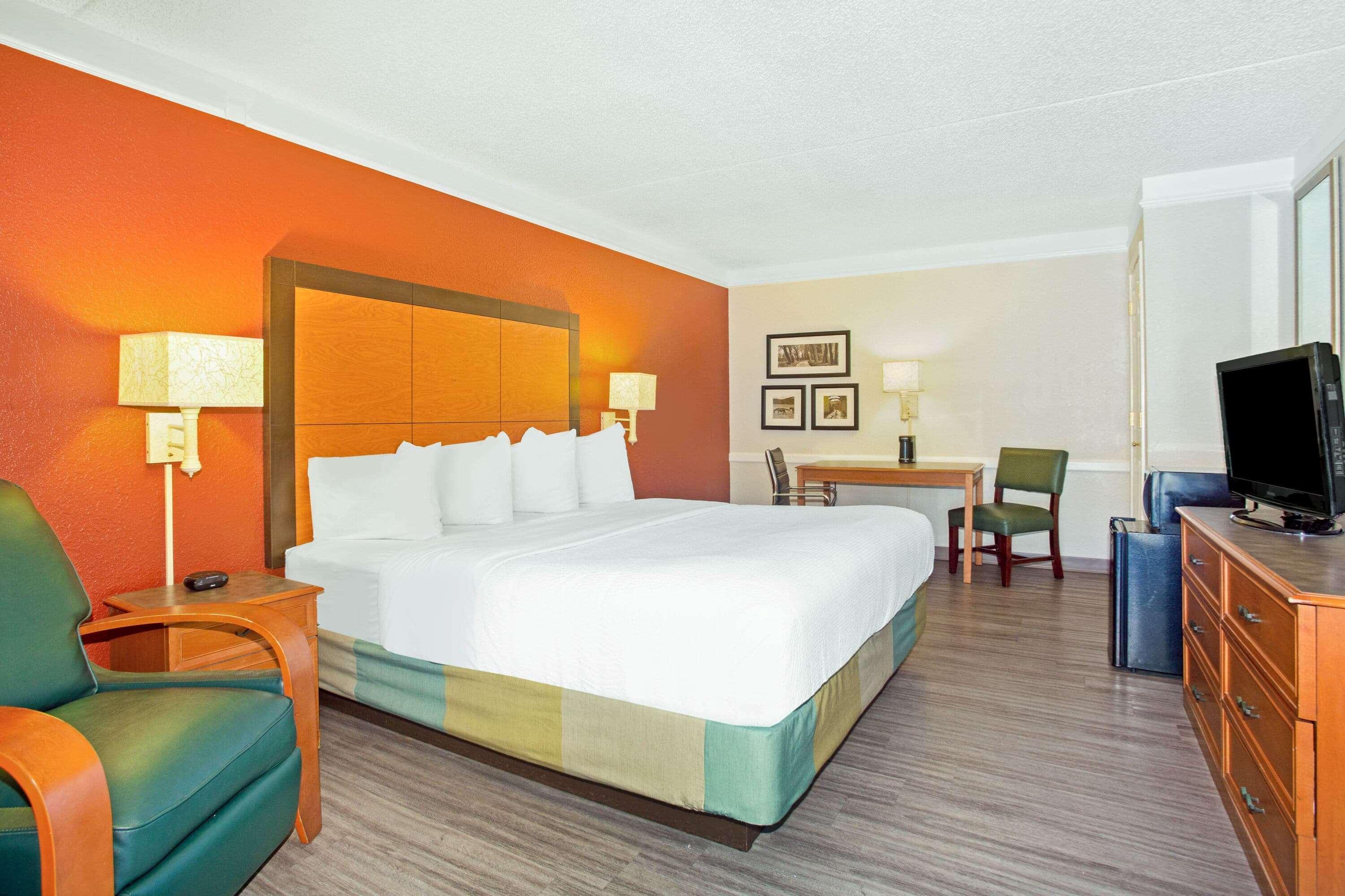 La Quinta Inn By Wyndham Victoria Bagian luar foto