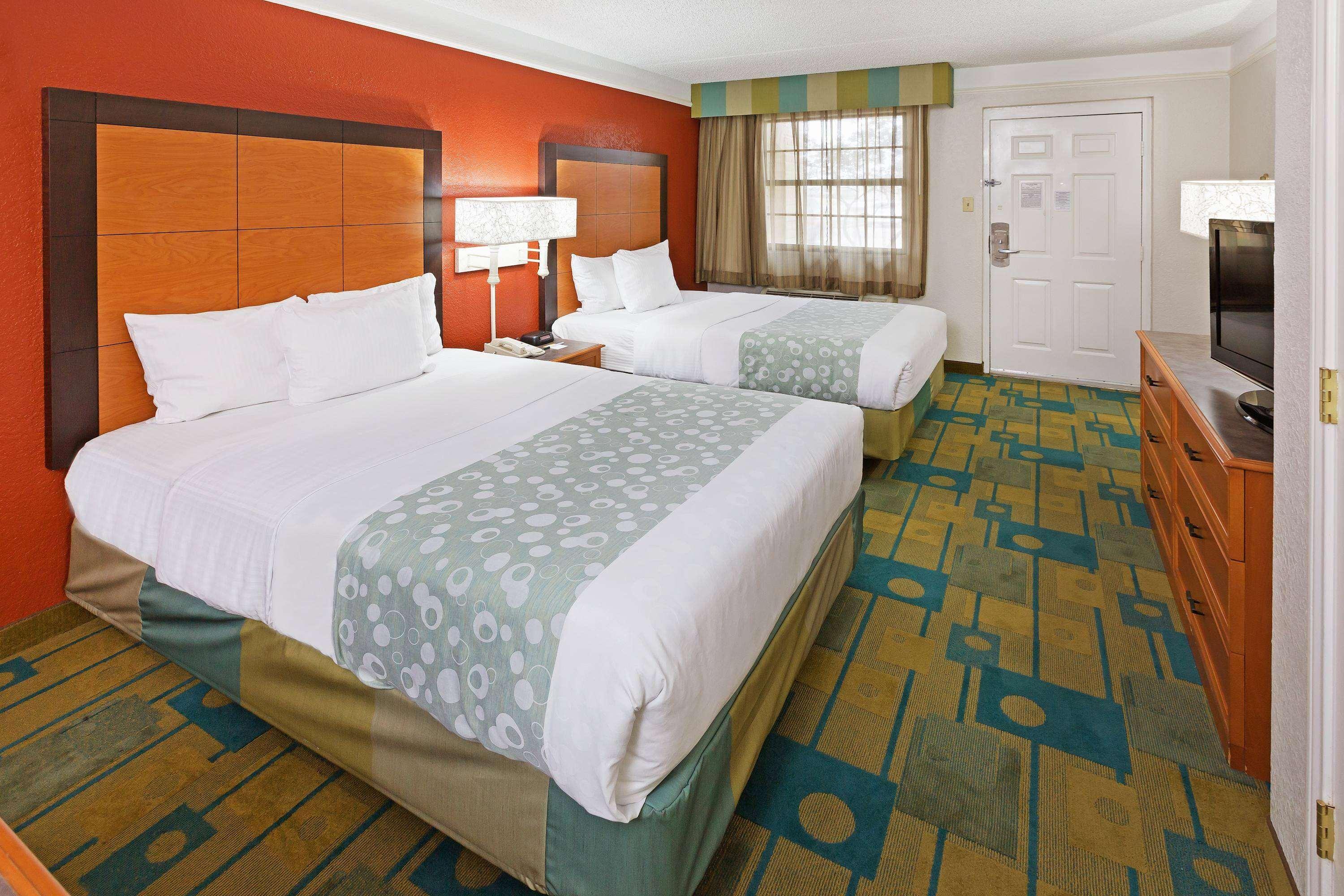 La Quinta Inn By Wyndham Victoria Bagian luar foto