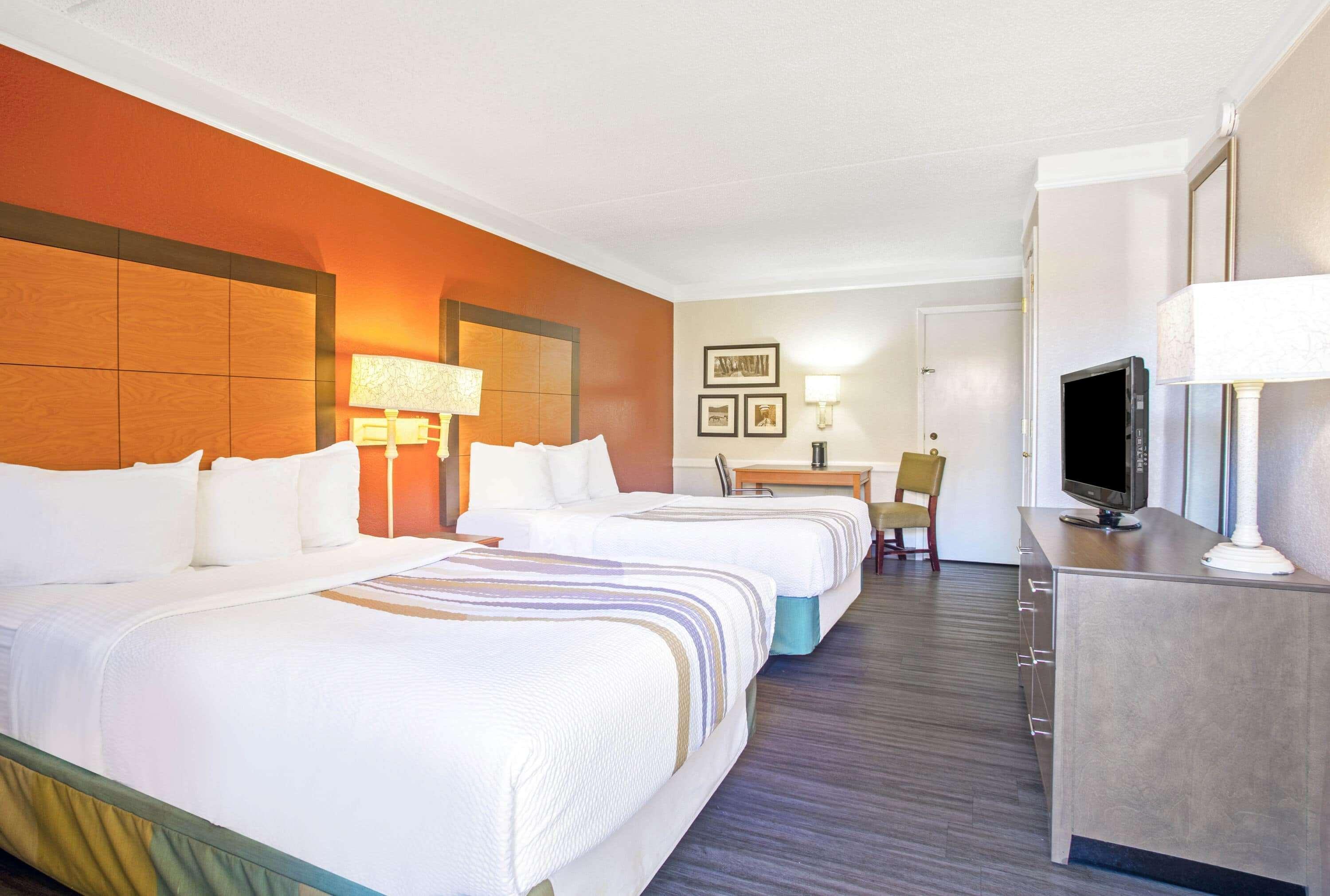 La Quinta Inn By Wyndham Victoria Bagian luar foto