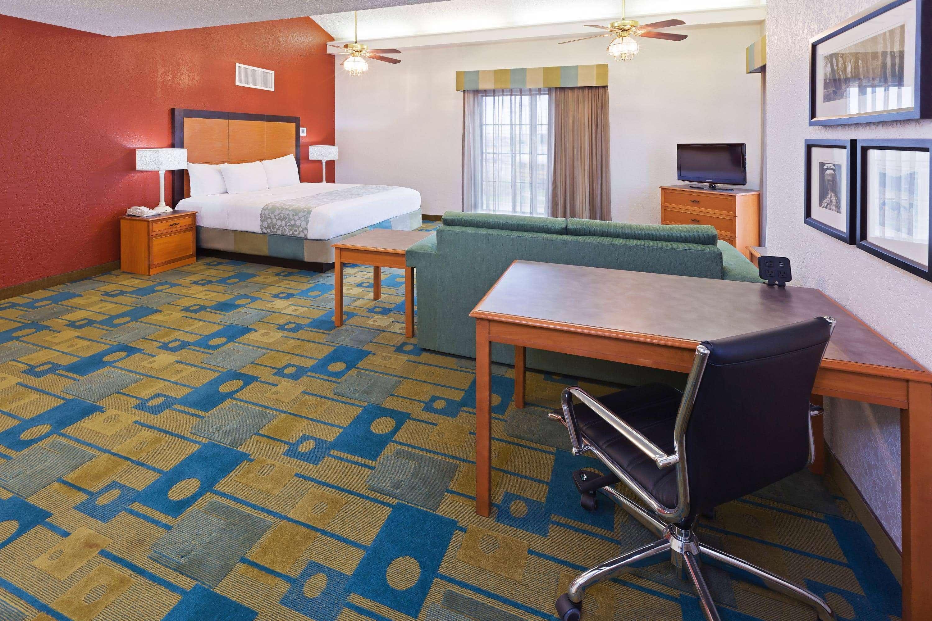 La Quinta Inn By Wyndham Victoria Bagian luar foto