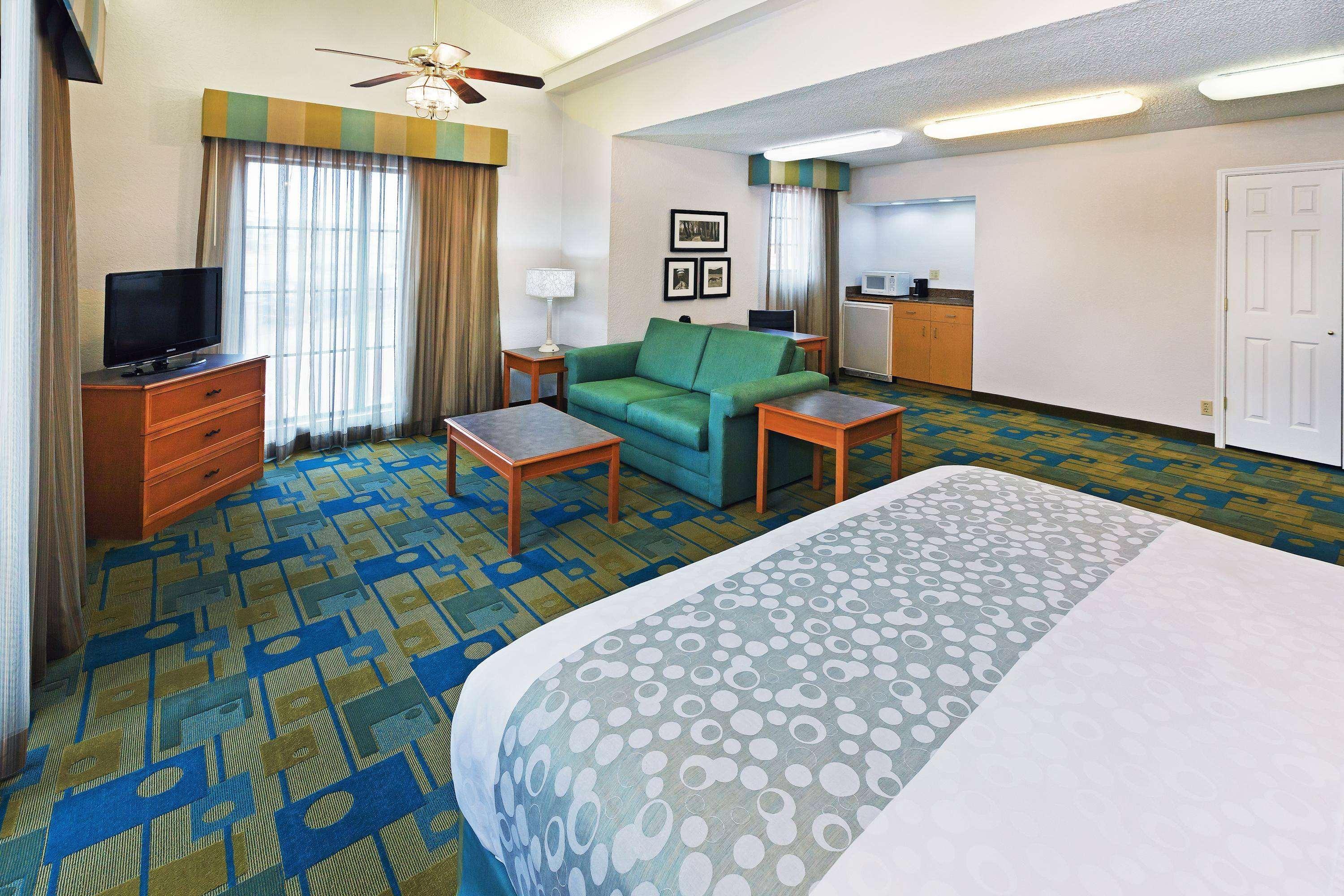La Quinta Inn By Wyndham Victoria Bagian luar foto