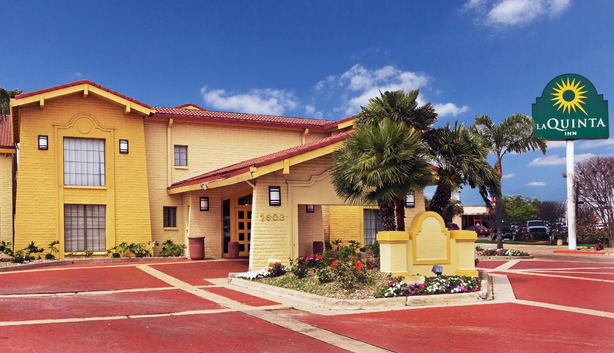 La Quinta Inn By Wyndham Victoria Bagian luar foto