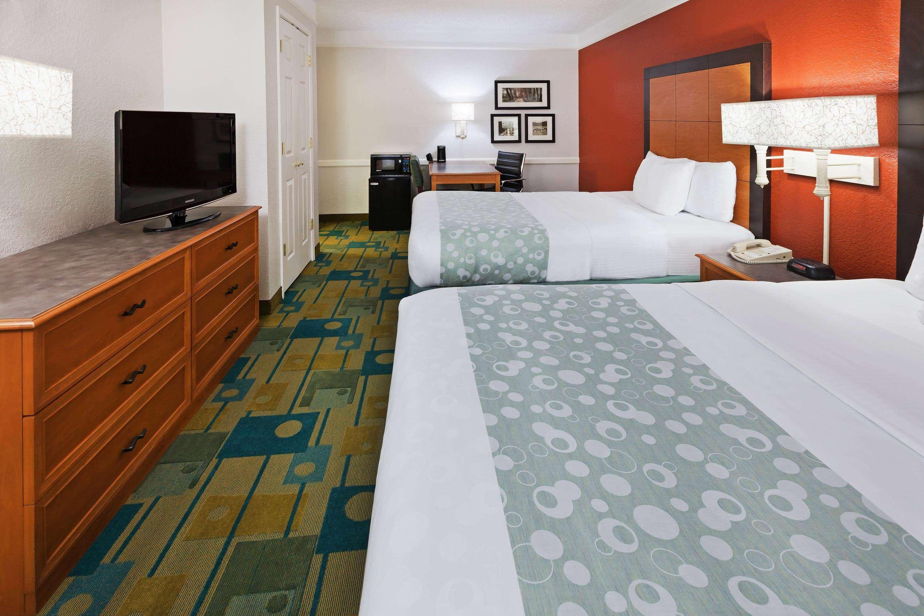 La Quinta Inn By Wyndham Victoria Bagian luar foto