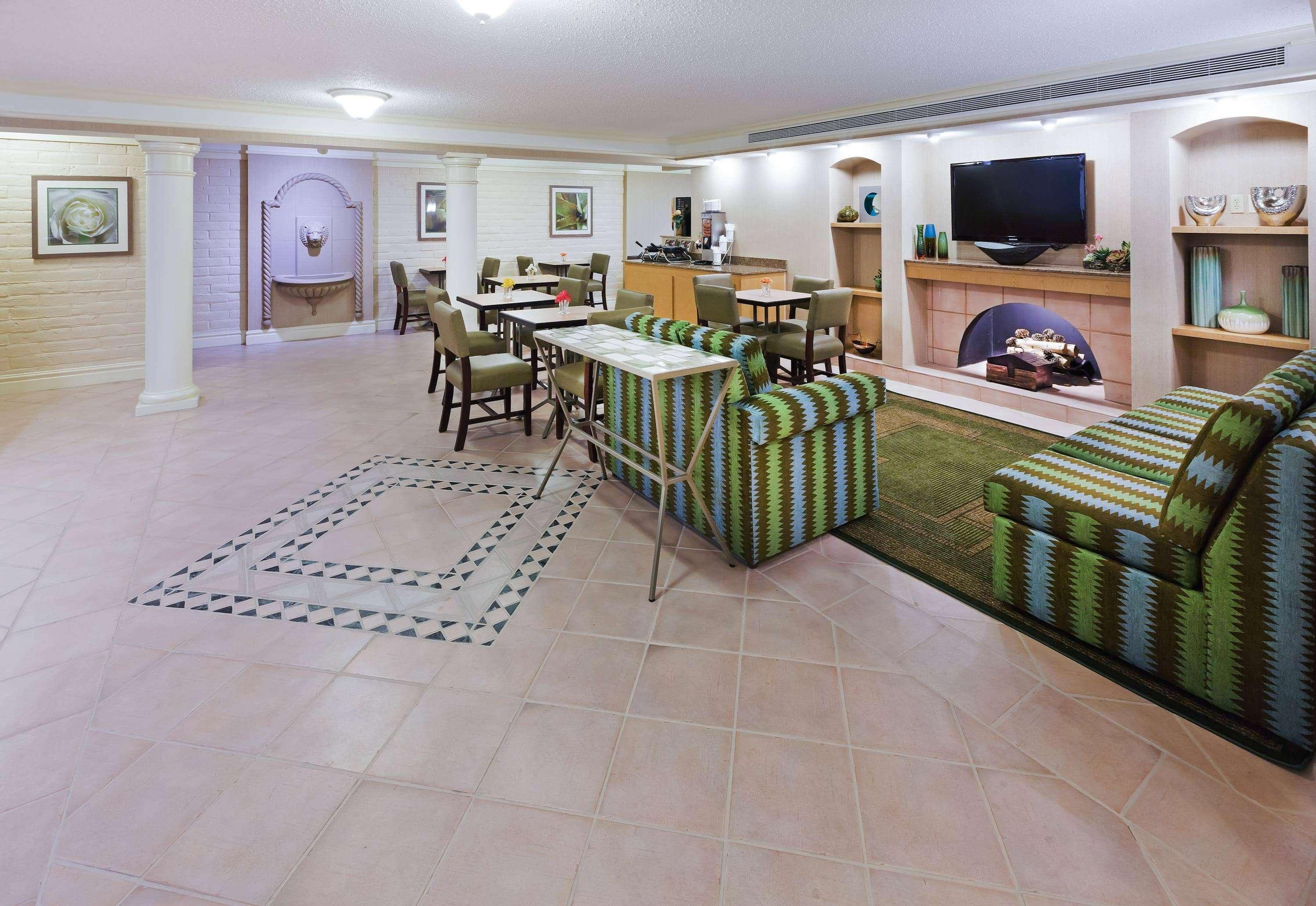 La Quinta Inn By Wyndham Victoria Bagian luar foto