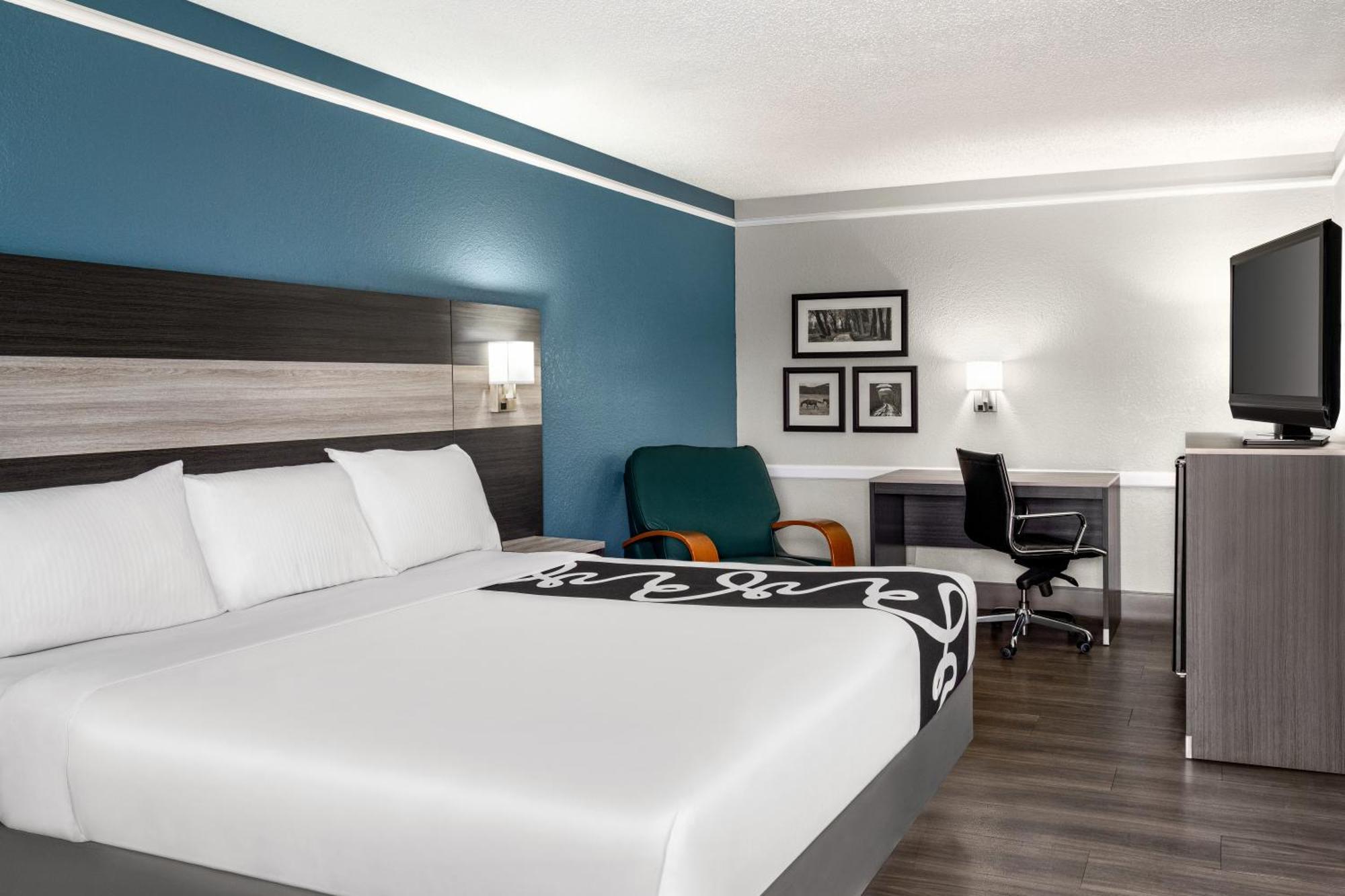 La Quinta Inn By Wyndham Victoria Bagian luar foto