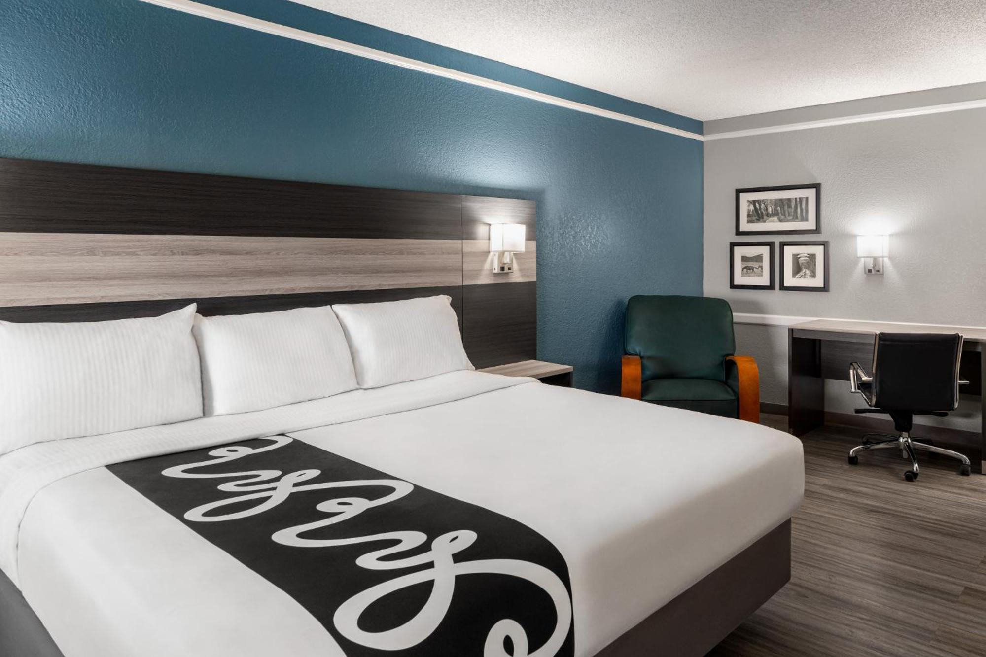 La Quinta Inn By Wyndham Victoria Bagian luar foto