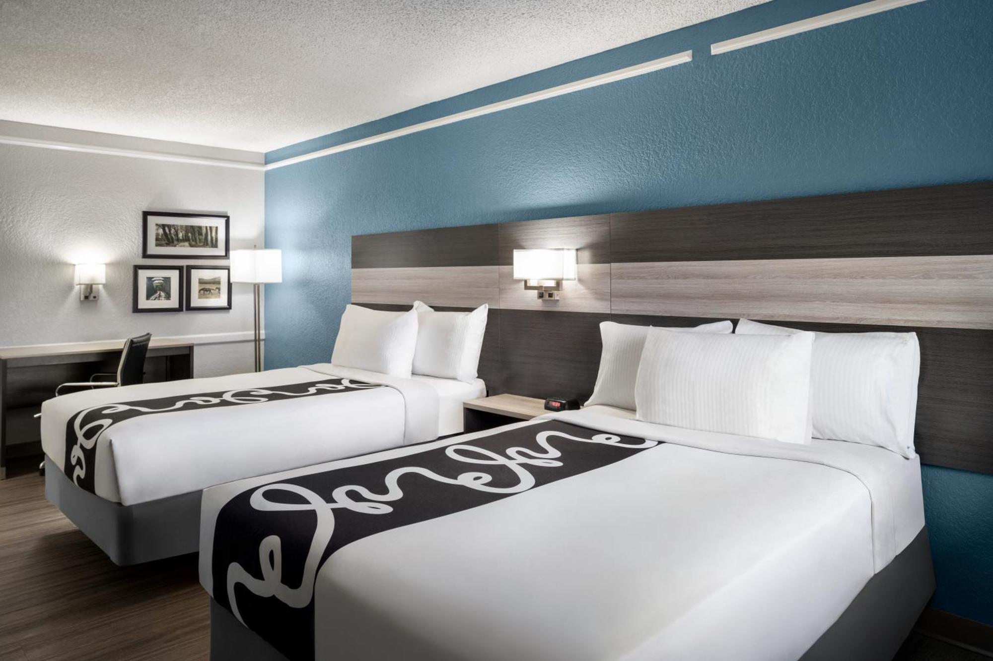 La Quinta Inn By Wyndham Victoria Bagian luar foto