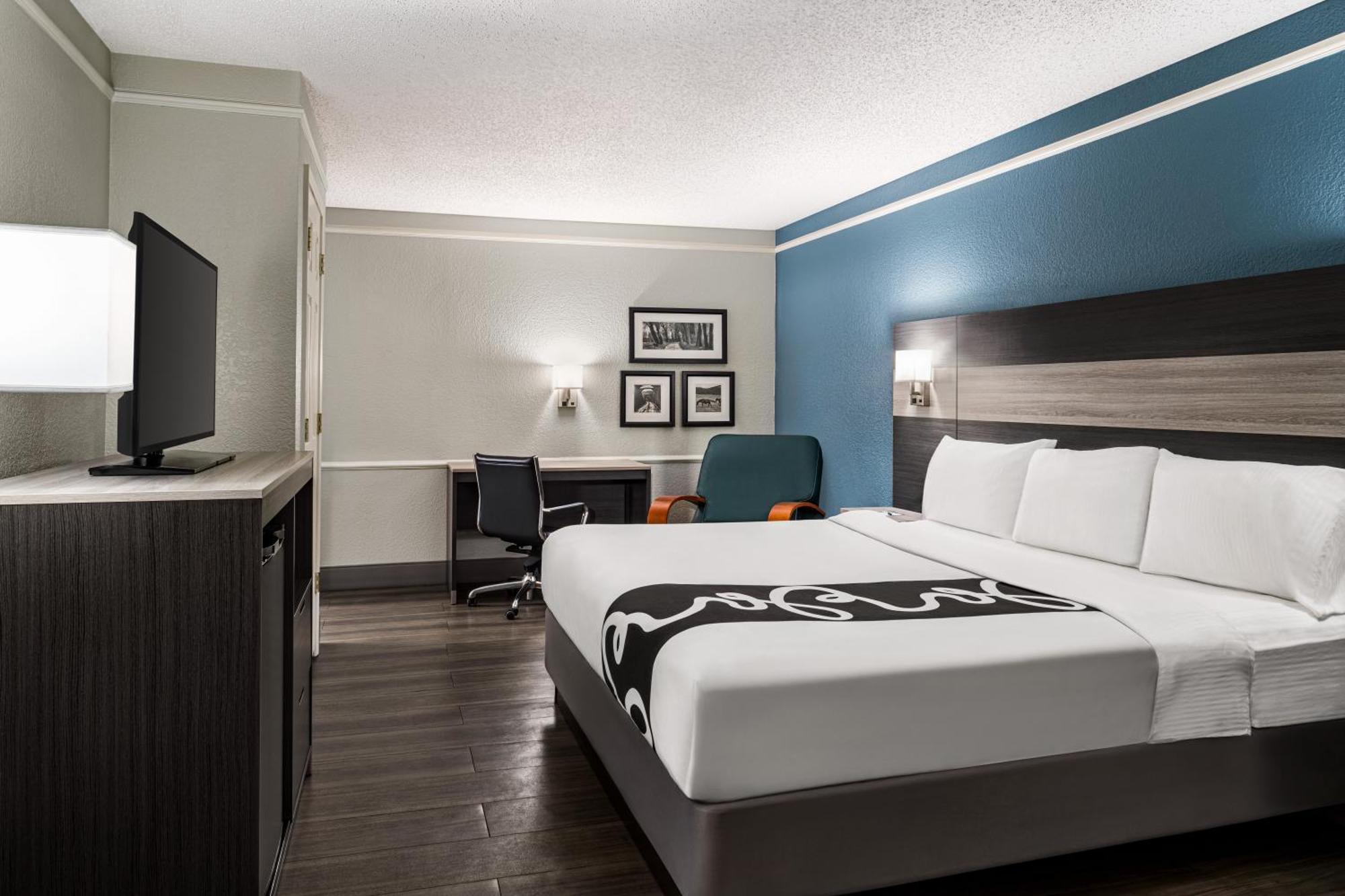 La Quinta Inn By Wyndham Victoria Bagian luar foto
