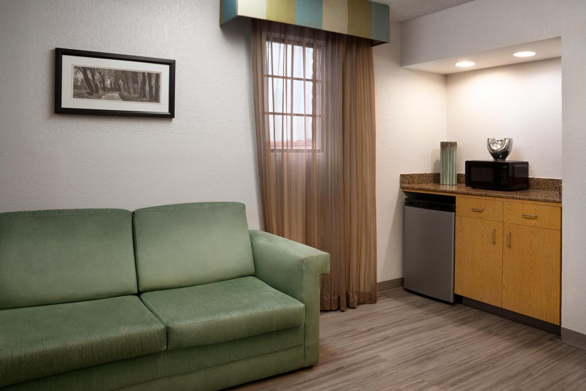 La Quinta Inn By Wyndham Victoria Bagian luar foto