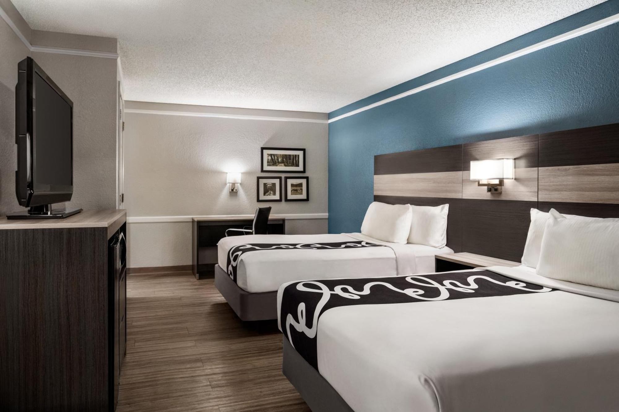 La Quinta Inn By Wyndham Victoria Bagian luar foto