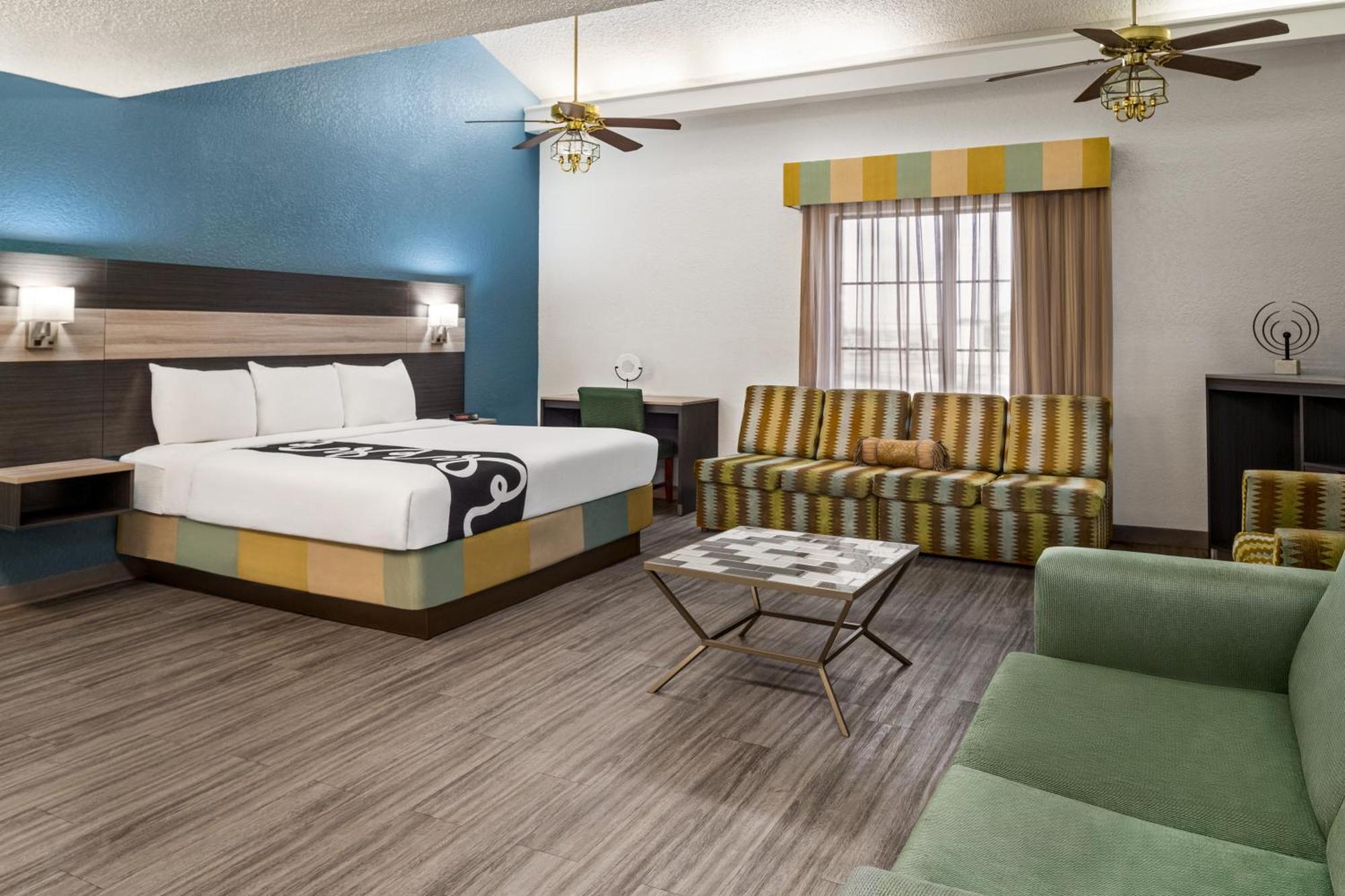 La Quinta Inn By Wyndham Victoria Bagian luar foto