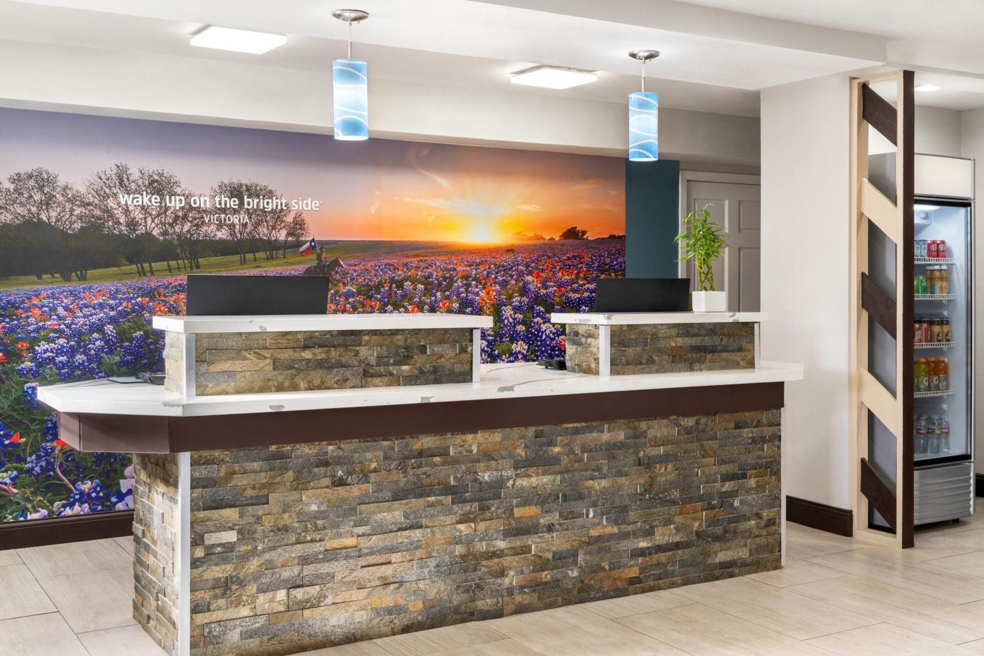 La Quinta Inn By Wyndham Victoria Bagian luar foto