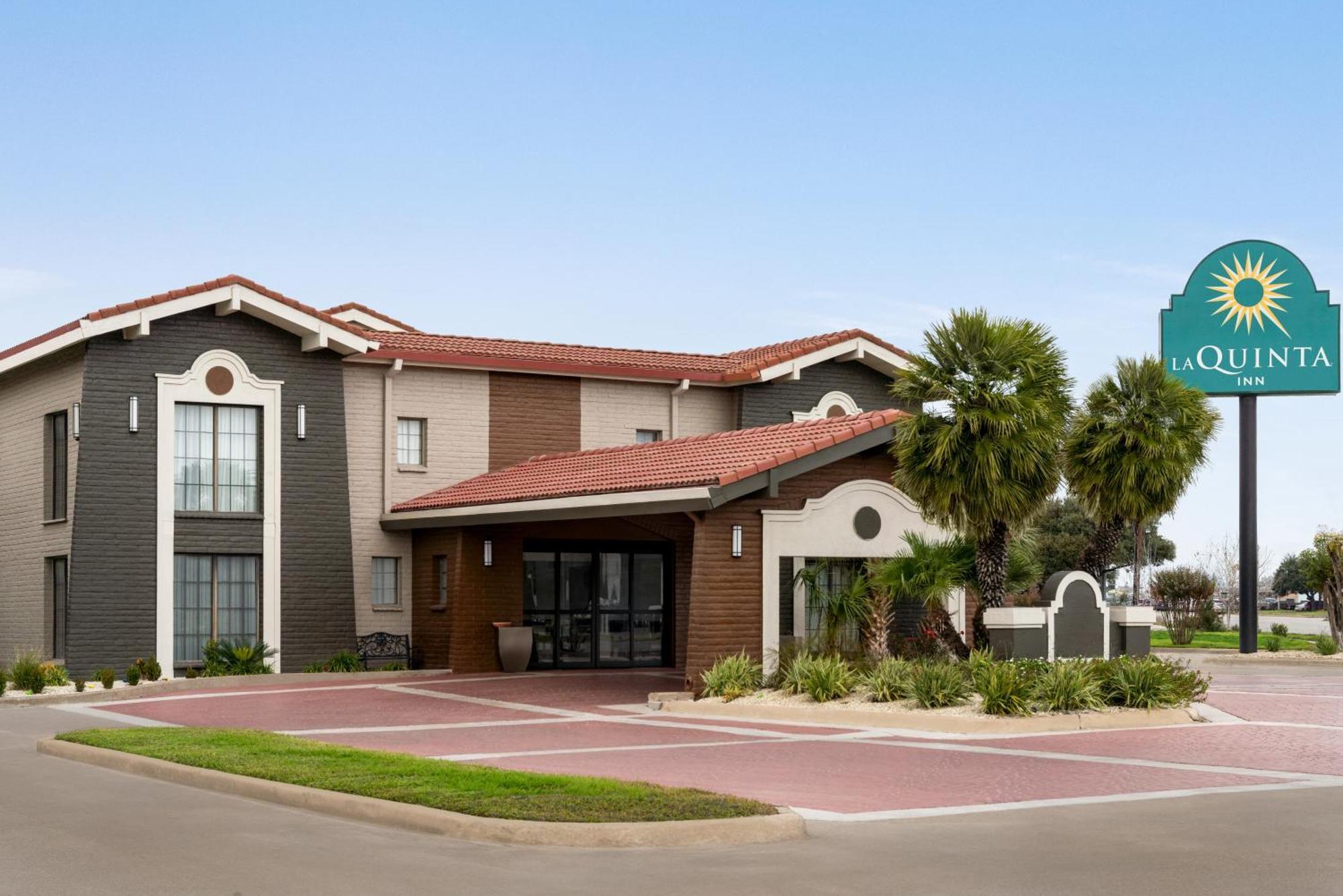 La Quinta Inn By Wyndham Victoria Bagian luar foto