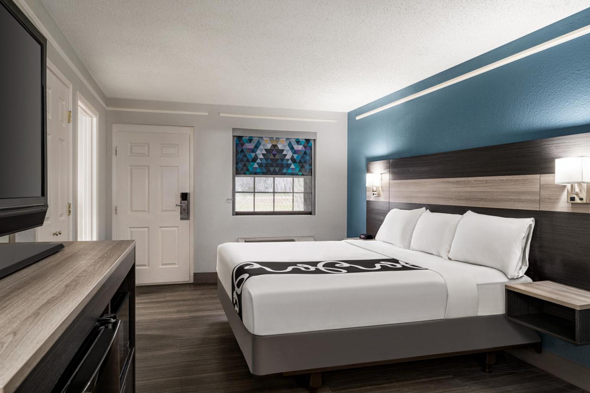 La Quinta Inn By Wyndham Victoria Bagian luar foto